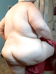 Shocking mature babes are spreading their hips on photo