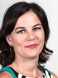 MILFs demonstrate their tricks