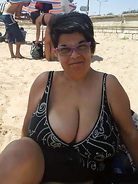 Nasty aged lass is exposing her hot lines on cam