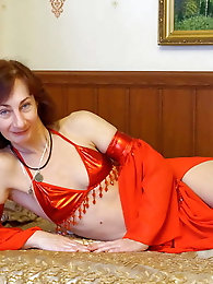 Chubby mature sucking sex toys