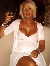 Alluring experienced girl loves to take the cock in mouth