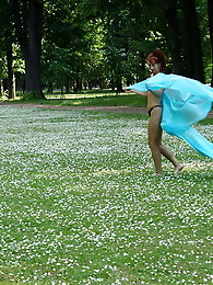 Game with a green cloth in the wind