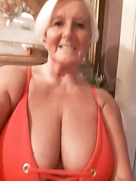 Senior demonstrates vulva