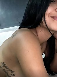 Do you like having breakfast in bed? Yes or No?