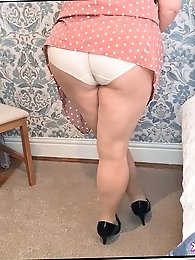 Old and sexy babe plays with her vibrator in a sensual video