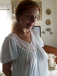 Gorgeous and Busty Mature Ladies 7