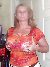 Granny loveâ€™s her culo cork