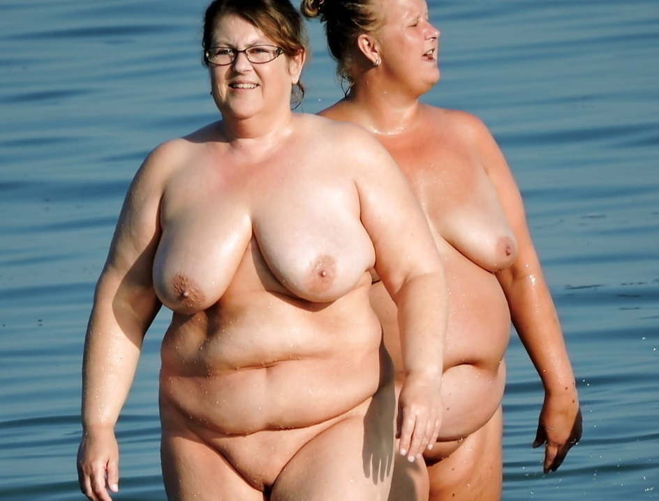 BBW matures and grannies at the beach 511