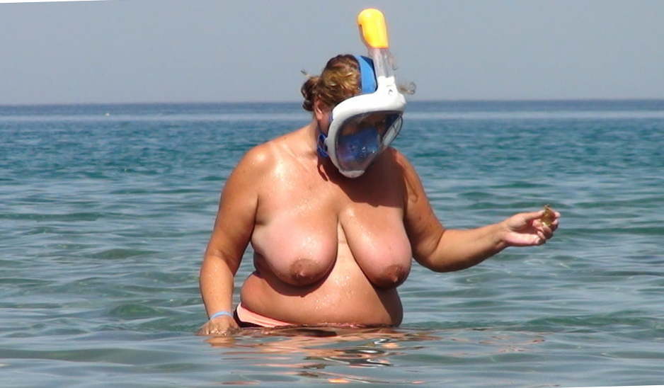 BBW matures and grannies at the beach 511